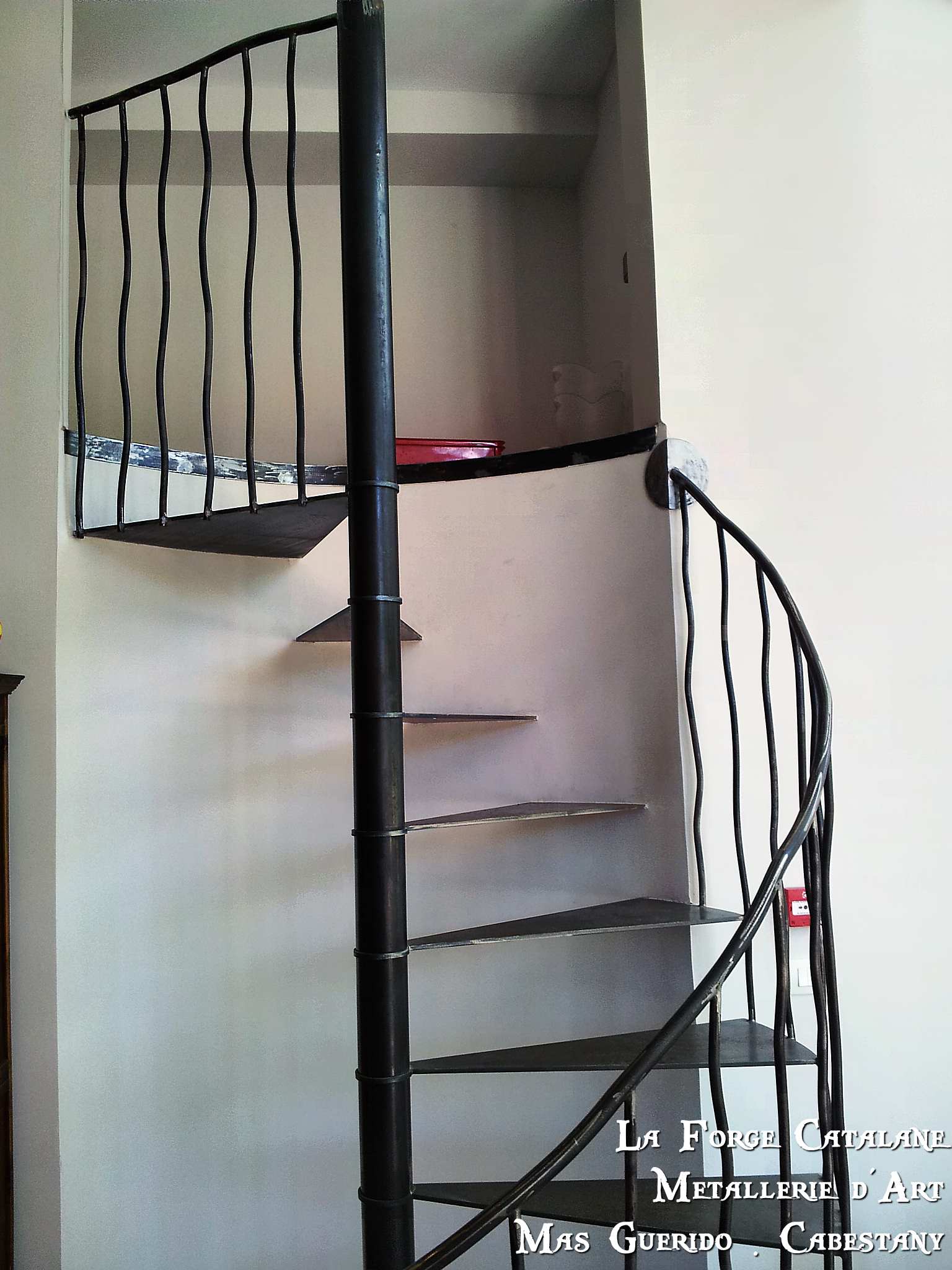 Escalier Helicoidal marches fer 3 forge catalane.jpg